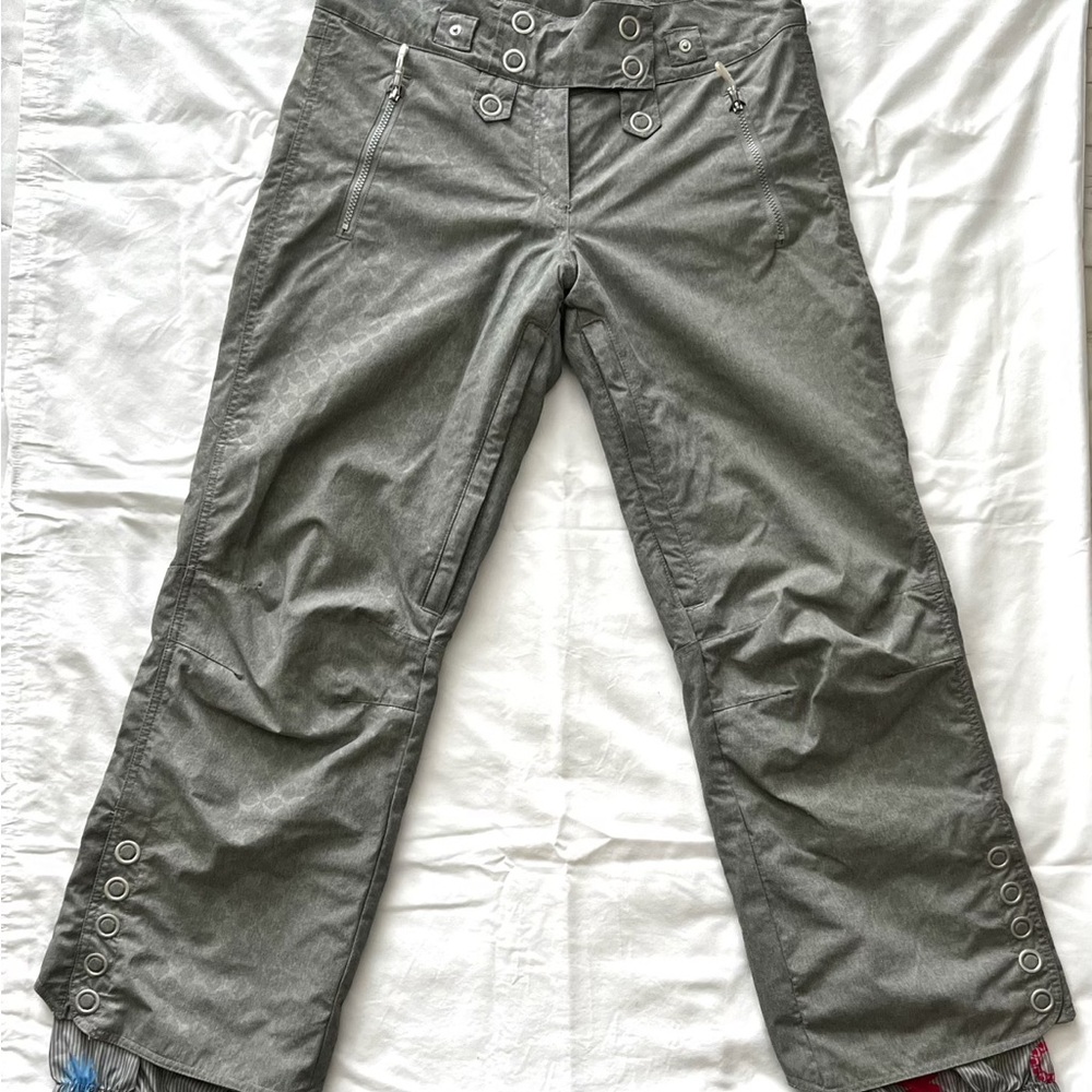 Lined,stylish Gray Women’s Obermeyer ski pants.